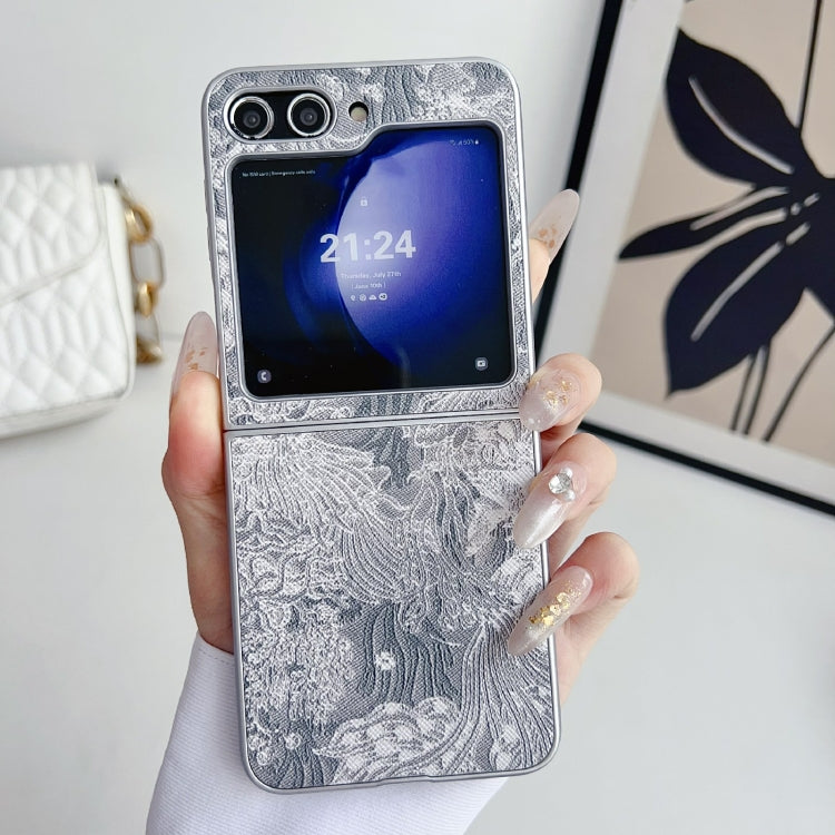 Embroidery Style Full Coverage Phone Case, For Samsung Galaxy Z Flip6 / Flip7 FE, For Samsung Galaxy Z Flip5, For Samsung Galaxy Z Flip4, For Samsung Galaxy Z Flip3