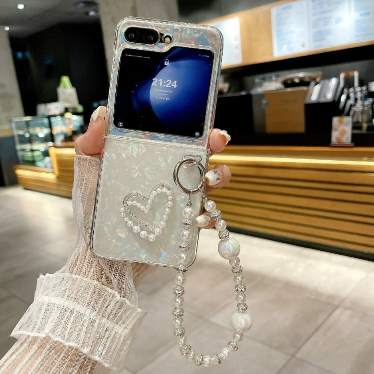 Pearlescent Shell Texture Heart Pattern Phone Case with Bracelet, For Samsung Galaxy Z Flip6 / Flip7 FE, For Samsung Galaxy Z Flip5