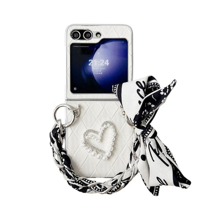 Diamond Square 3D Heart Pattern Full Coverage Phone Case with Scarf / Bracelet, For Samsung Galaxy Z Flip6 / Flip7 FE, For Samsung Galaxy Z Fold5, For Samsung Galaxy Z Flip5, For Samsung Galaxy Z Fold4